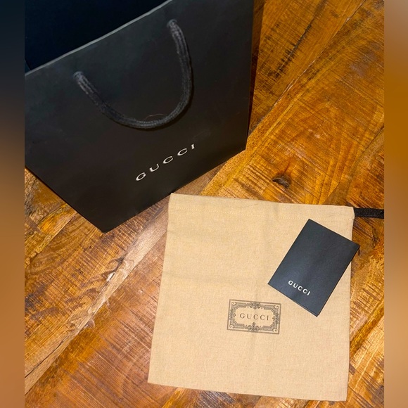 **Authentic** GUCCI      Dust Bag/ Bag/ Card 🤩 - Picture 2 of 8
